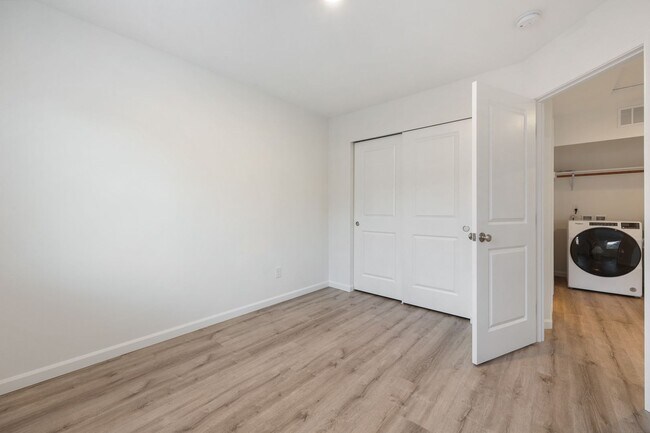 Building Photo - Like-New Tumwater Hill Home with A/C - 3 beds, 2.5 baths