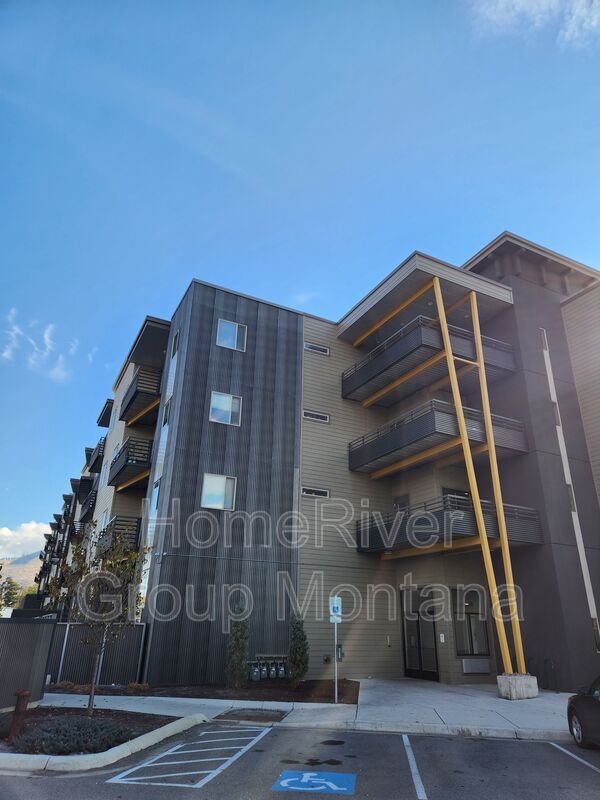 Building Photo - 1500 S 14th St W