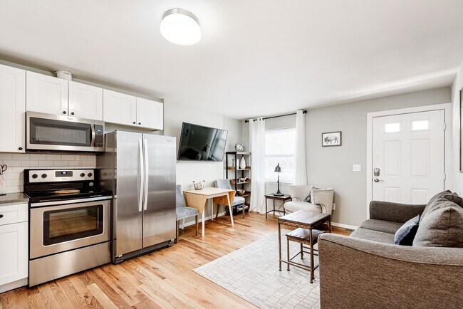 Building Photo - 2411 Tremont Pl