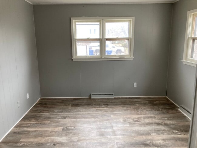 Building Photo - Charming 4 Bedroom 1 Bathroom Home in St.C...