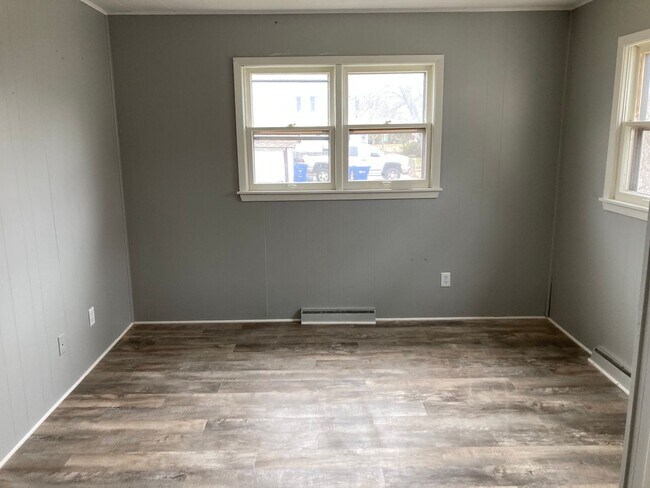 Building Photo - Charming 4 Bedroom 1 Bathroom Home in St.Cloud!