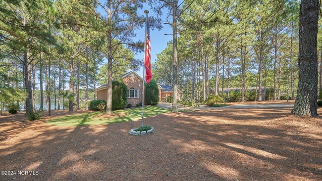 Building Photo - 11 Whisper Lake Dr