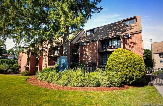 Building Photo - 42 N Main St