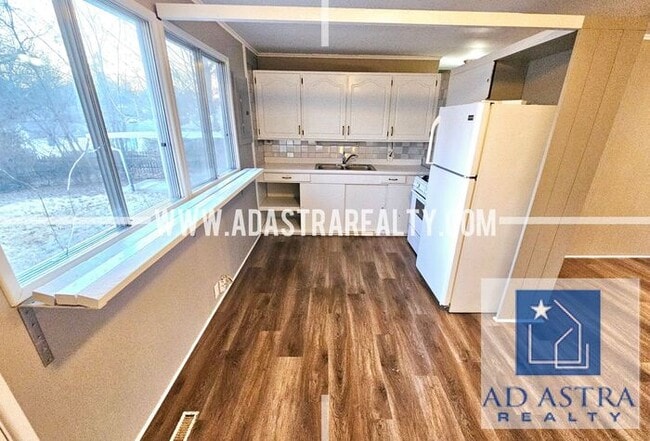 Building Photo - 3 Bedroom 1 Bathroom Home in Gladstone-Ava...