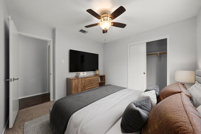 Building Photo - 10410 Cayuse Cove