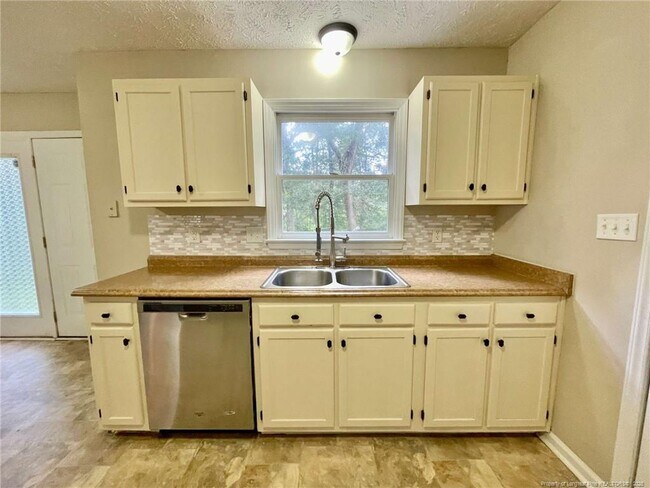 Building Photo - 5775 Sonora Pl