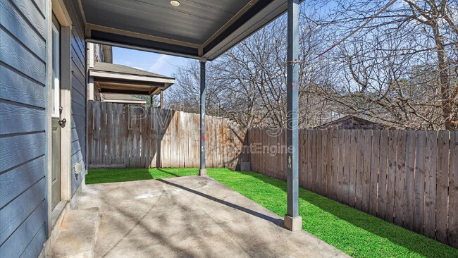 Building Photo - 6962 Lakeview Dr.