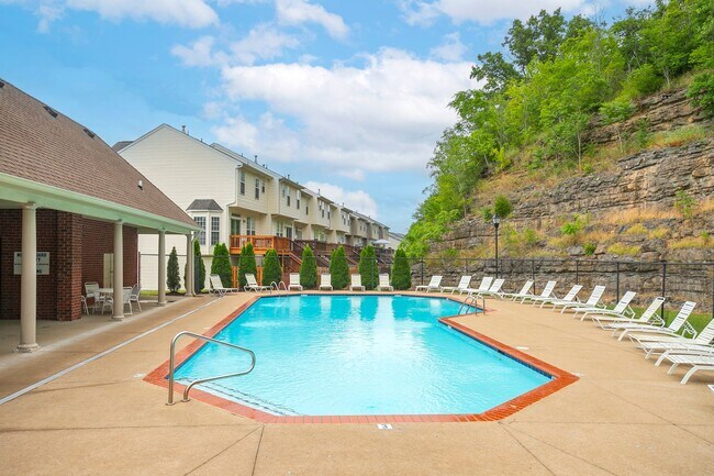 Building Photo - 7277 Charlotte Pike