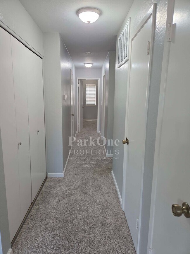 Building Photo - Super Spacious 2 bedroom Condo