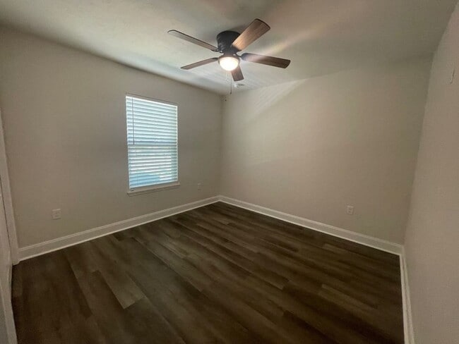 Building Photo - 3/2 in Turkey Creek!