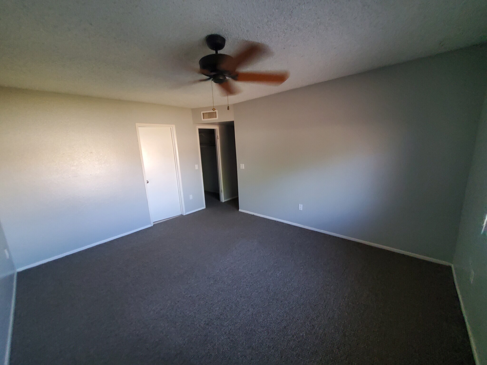 Building Photo - 3907 S Mitchell Dr