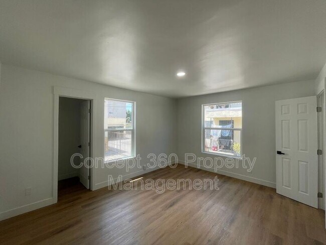 Building Photo - 940 E 43rd Pl