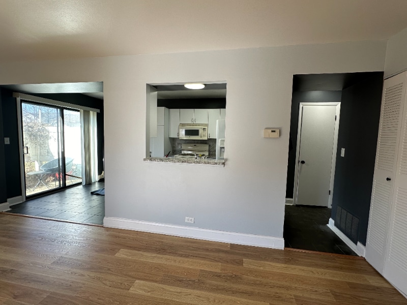 Building Photo - 220 N Waterford Dr