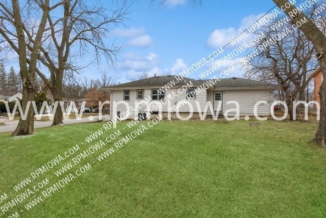 Building Photo - 1402 Linden Dr