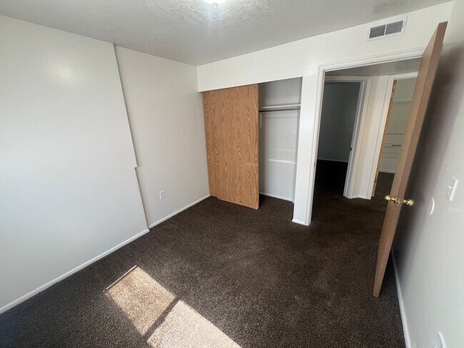 Building Photo - 857 Meadow Pine Ct