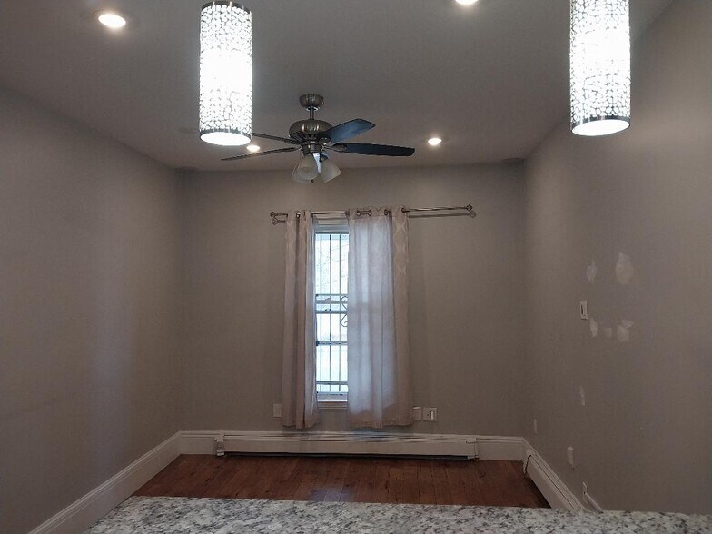 Building Photo - 565 Salem St