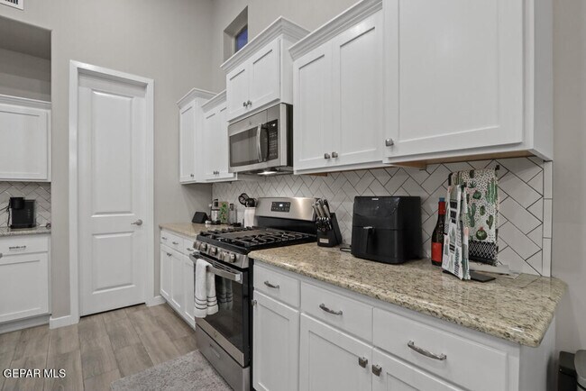 Building Photo - 4556 Marisabel Azcarate St