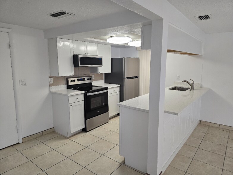 Building Photo - 6900 Amarillo St