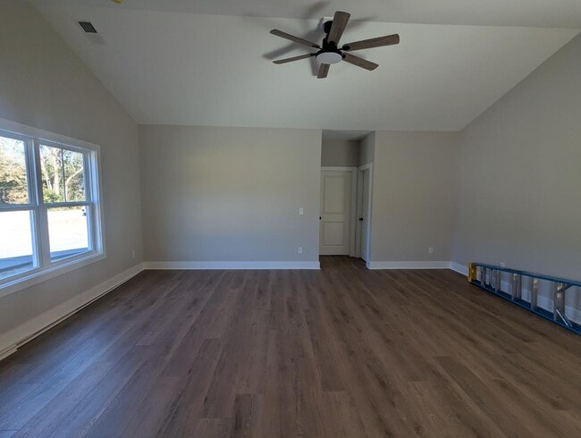Building Photo - 205 White Ave