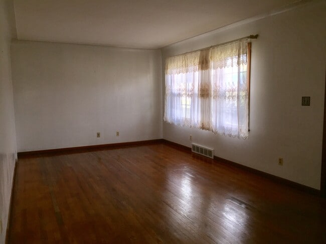 Building Photo - 1203 Ivanhoe Ave