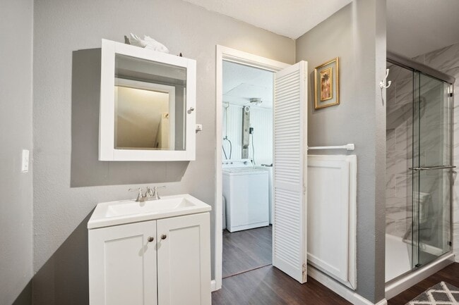 Building Photo - 4211 San Jacinto Dr
