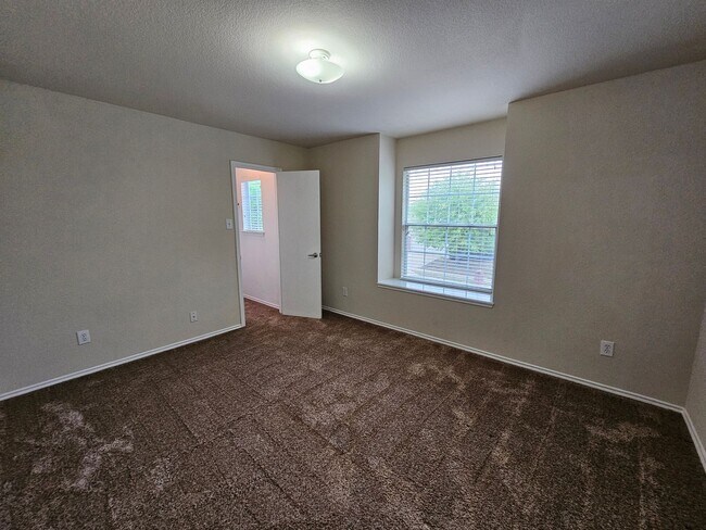 Building Photo - Available now ready for immediate move in