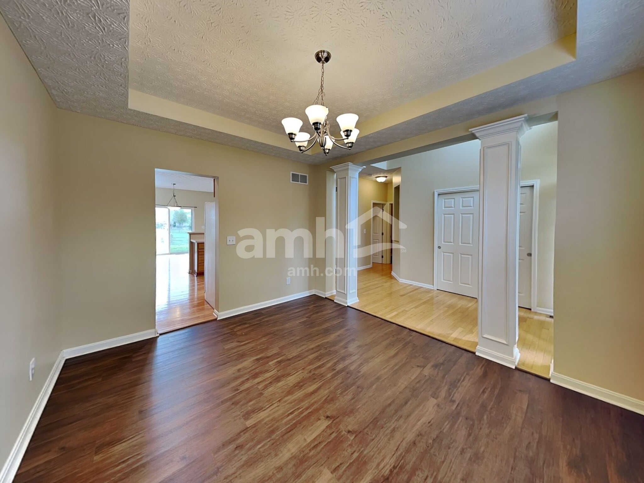 Building Photo - 10136 Corona Ln