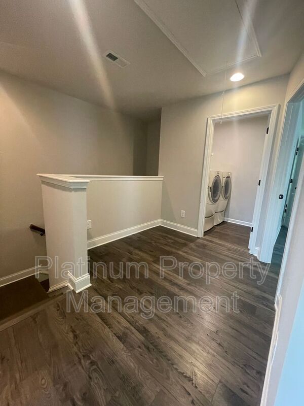Building Photo - 1631 Venture Pt Wy