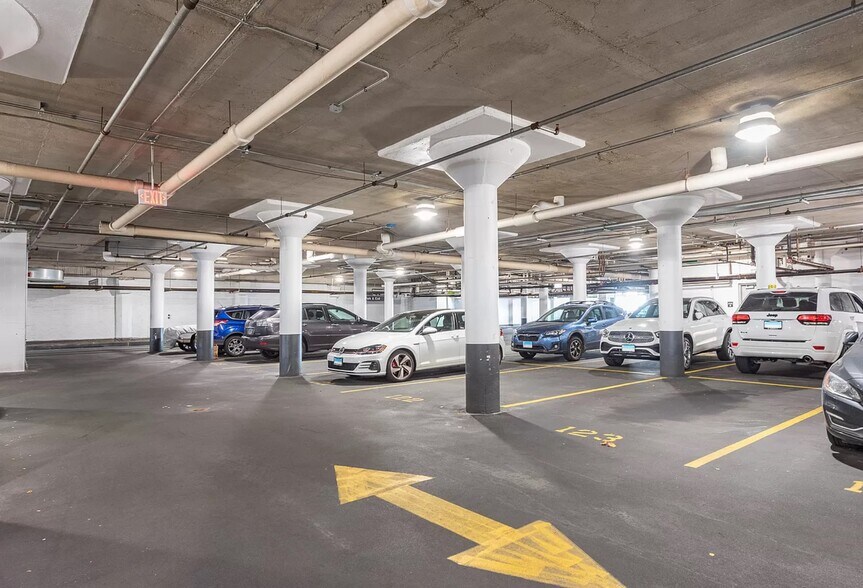 Building Photo - 519 N Clark St