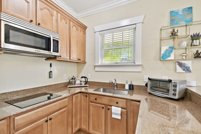 Building Photo - 509 S Willow Ave