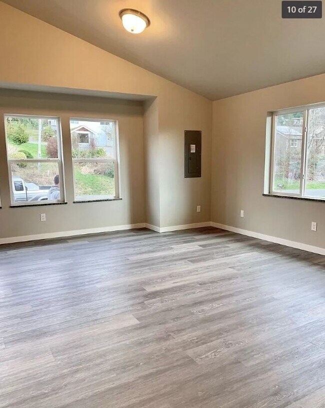 Building Photo - Move in Special. $1000 off 1 month's rent! Charming 7 bedroom, 3 bath home available in August!