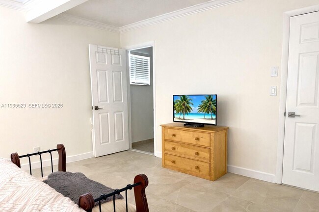 Building Photo - 232 SE 6th St