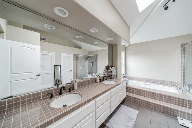 Master Bathroom - 21102 Spurney Ln