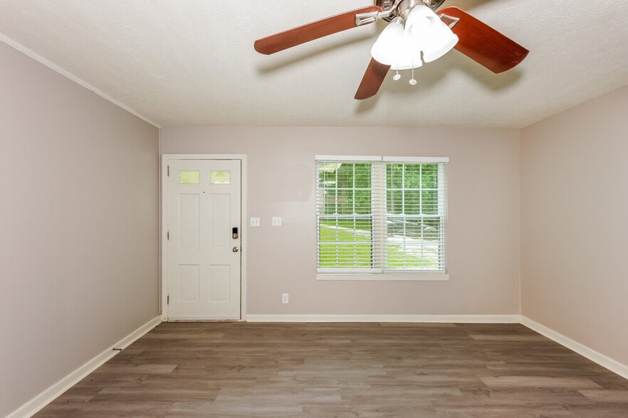 Building Photo - 1722 Rogina Dr