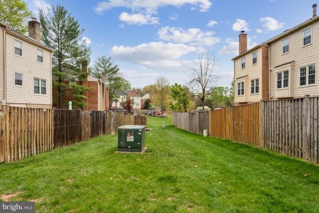 Building Photo - 9769 Lakepointe Dr