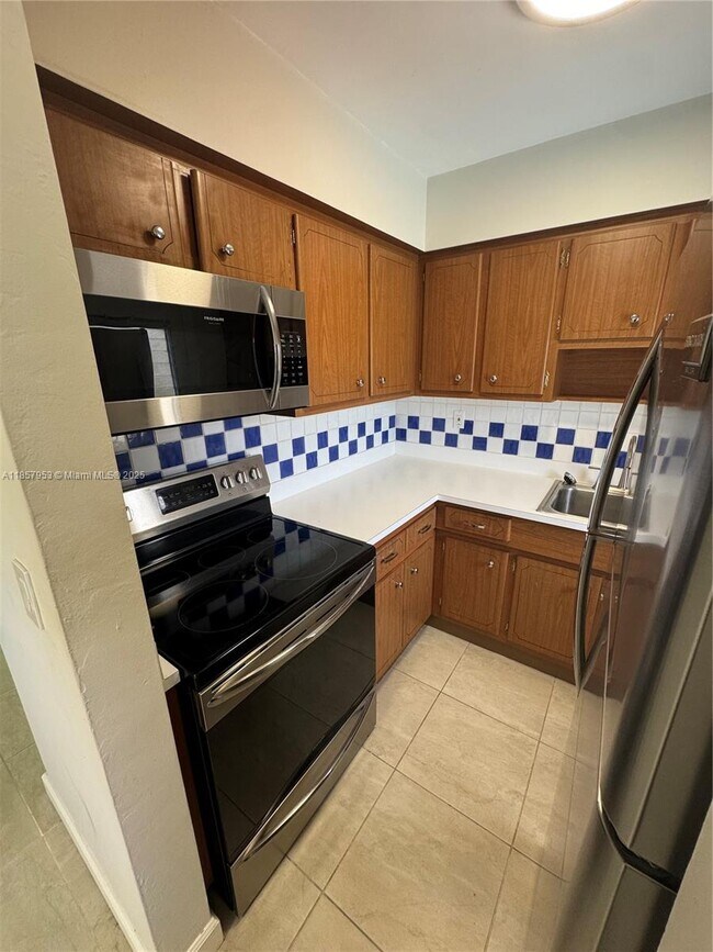 Building Photo - 115 Calabria Ave