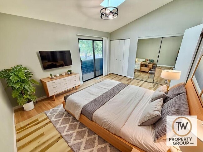 Building Photo - 821 N Cherry St