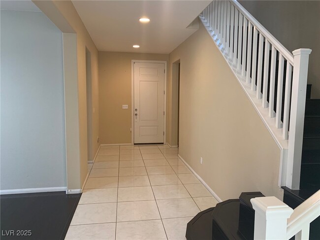 Building Photo - 10619 Tamaruga Ct