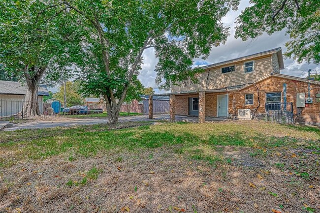 Building Photo - 2823 Trail Lake Dr
