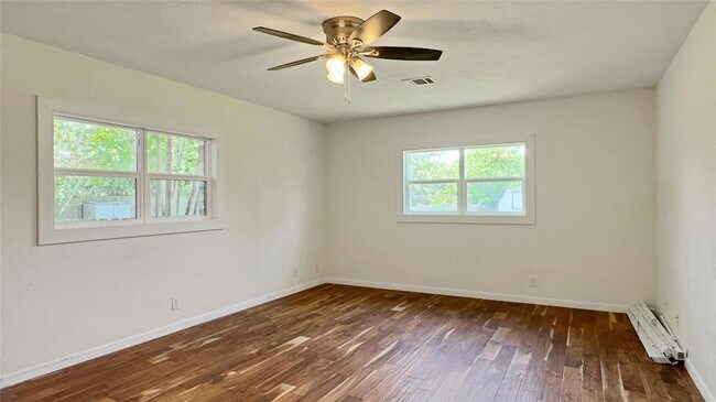Building Photo - 12810 Bartholdi St