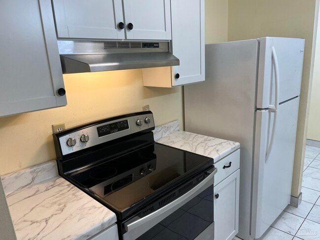 Building Photo - 3220 Redwood Ln