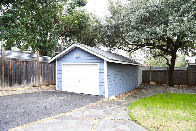 Building Photo - ALAMO HEIGHTS CRAFTSMAN COTTAGE