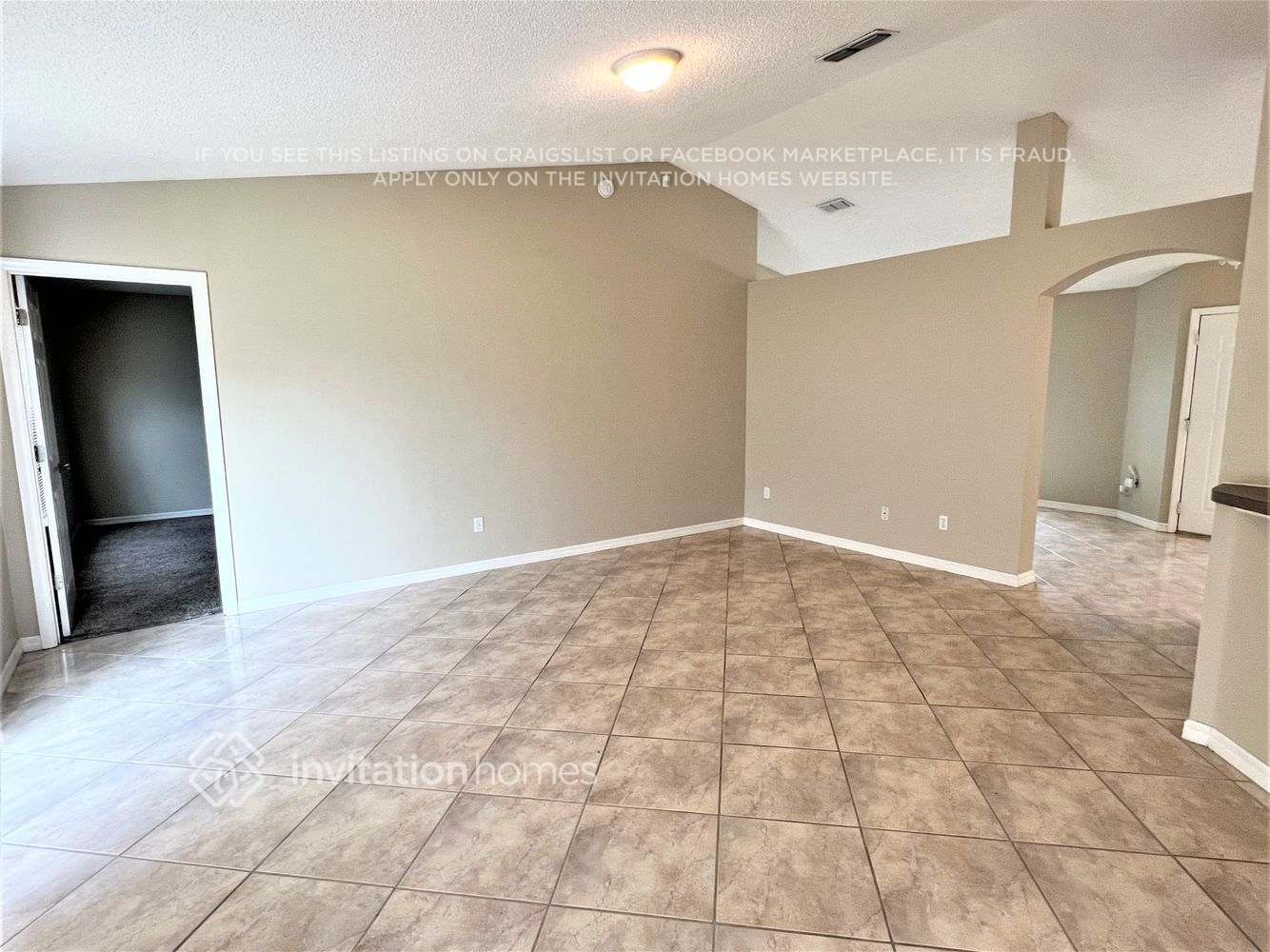 Building Photo - 1300 Navarre Dr