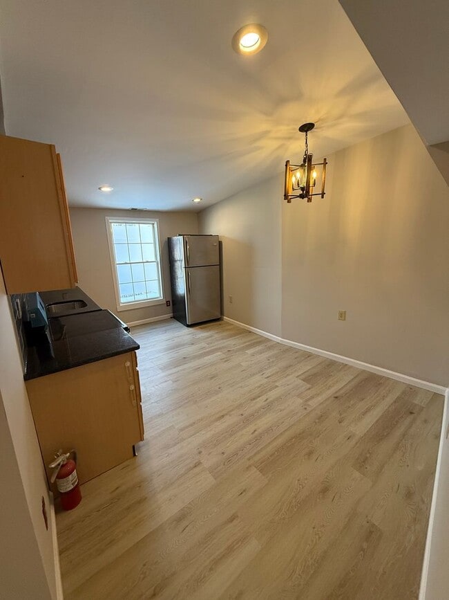 Building Photo - 2/3 Bedroom, 1 Bath Two Story Mill Street Apartment