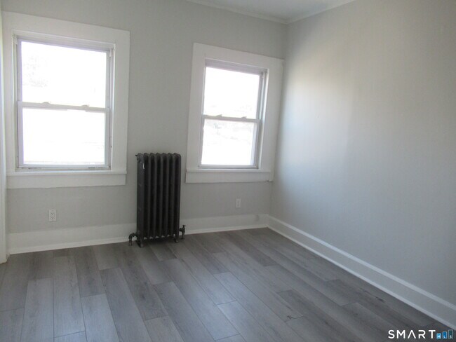 Building Photo - 81 Jetland St