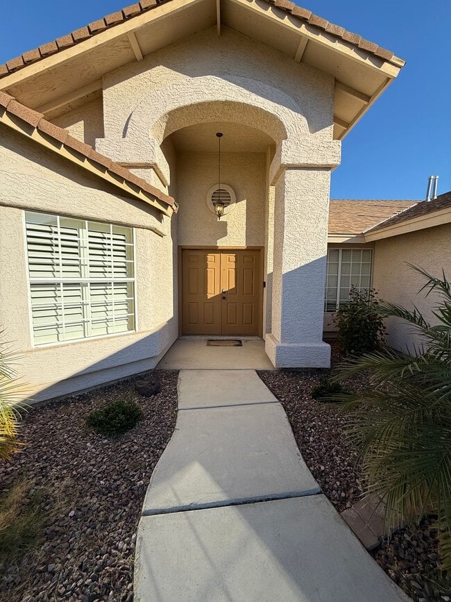 Building Photo - 4 Bedroom Pool Home in Rancho Sereno for Rent!