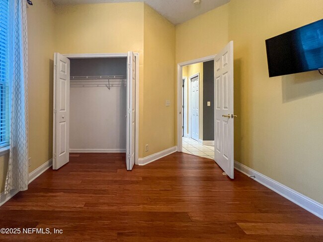 Building Photo - 1704 Tall Tree Dr E