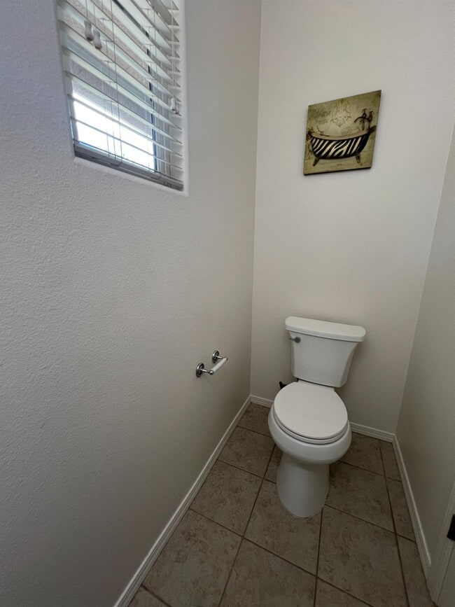 Building Photo - 3621 W Pomegranate Ln