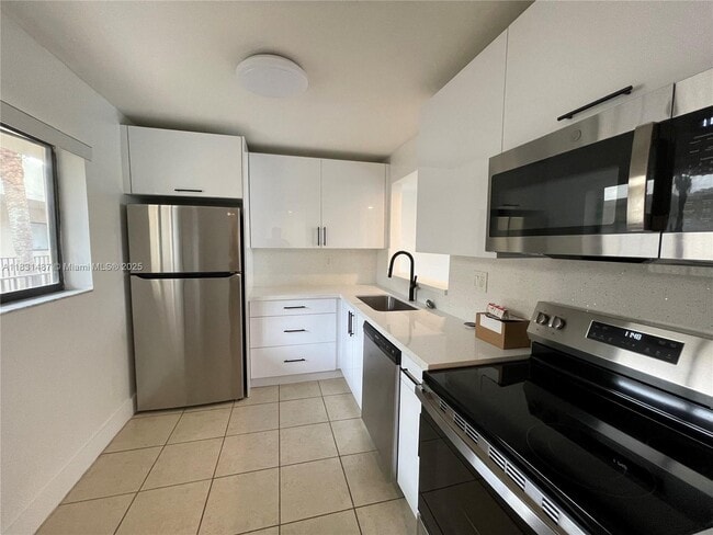 Building Photo - 8025 SW 107th Ave