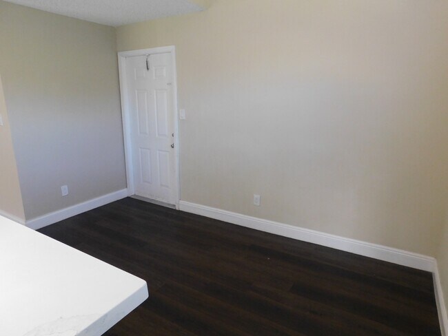 Building Photo - 611 Cypress Lake Blvd